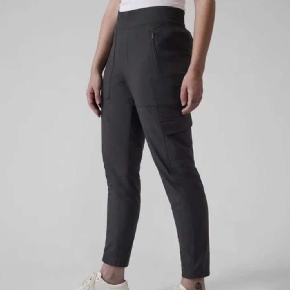 Athleta Chelsea Cargo Lined Pant in Black, size 10